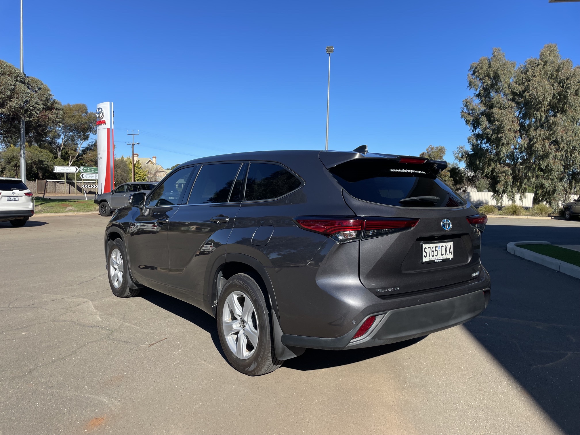 2021 Toyota Kluger GX AWD Hybrid - Image 4