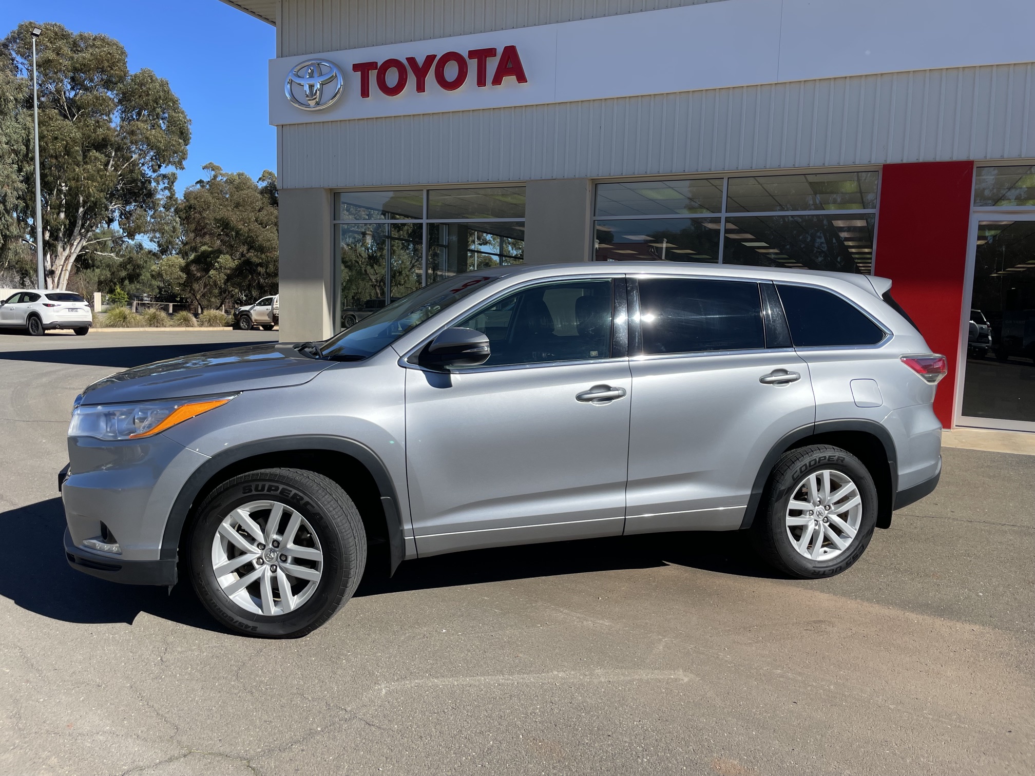 2015 Toyota Kluger GX 7 Seater - Image 2