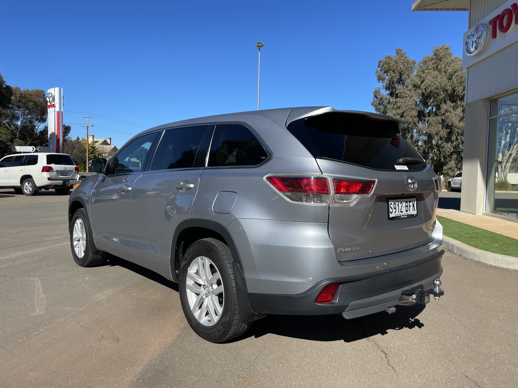 2015 Toyota Kluger GX 7 Seater - Image 4