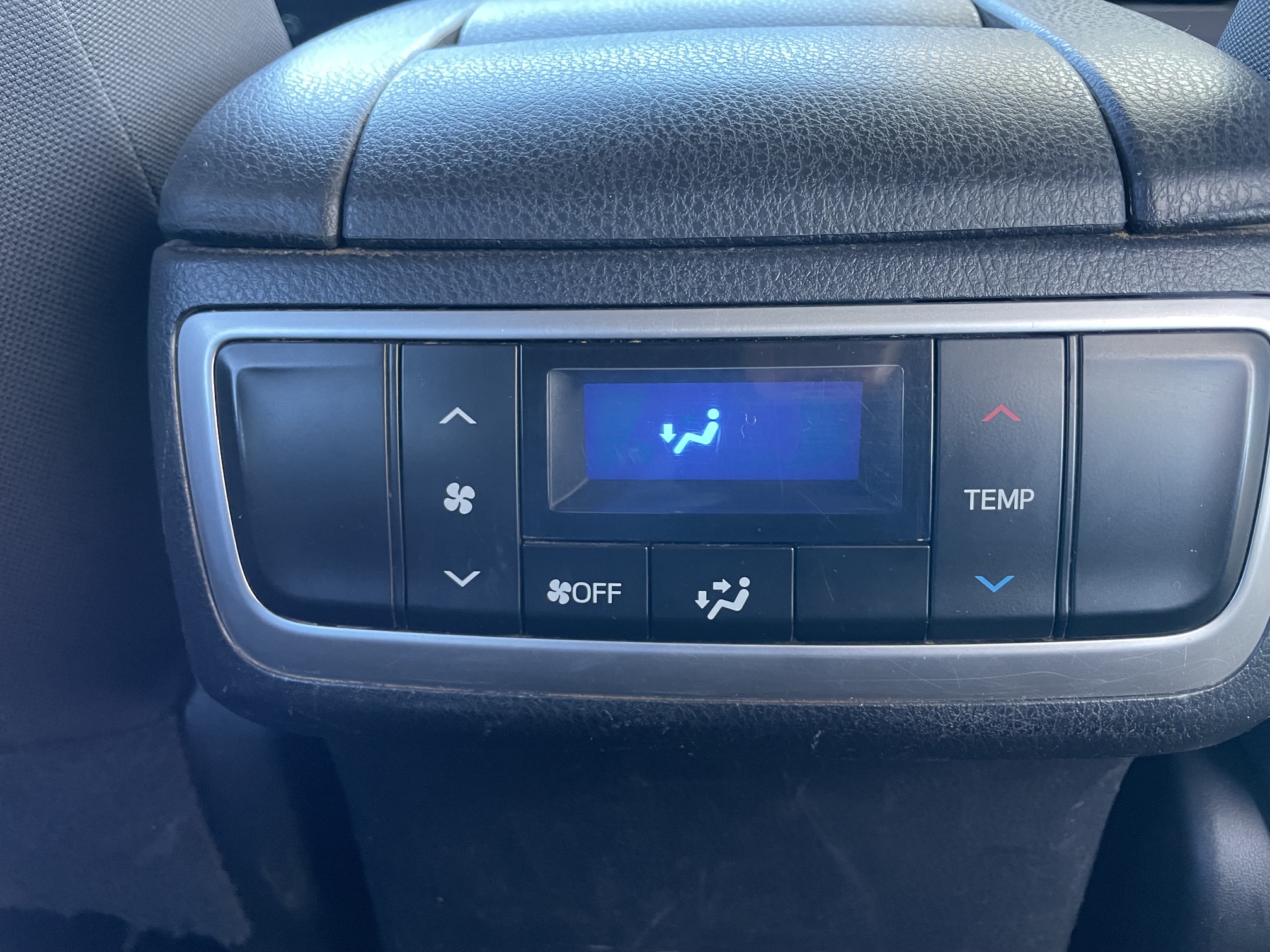 2015 Toyota Kluger GX 7 Seater - Image 13