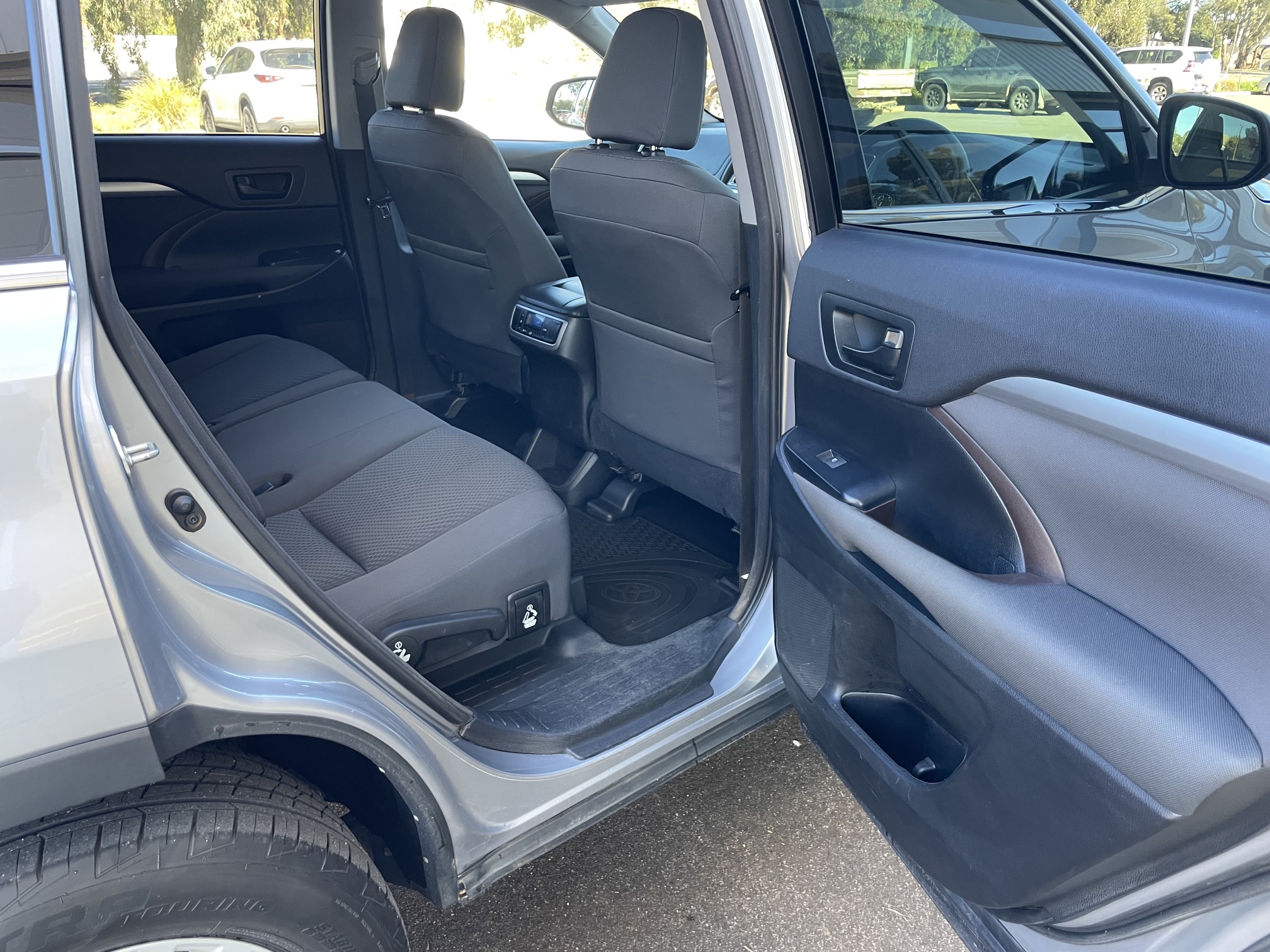 2015 Toyota Kluger GX 7 Seater - Image 15
