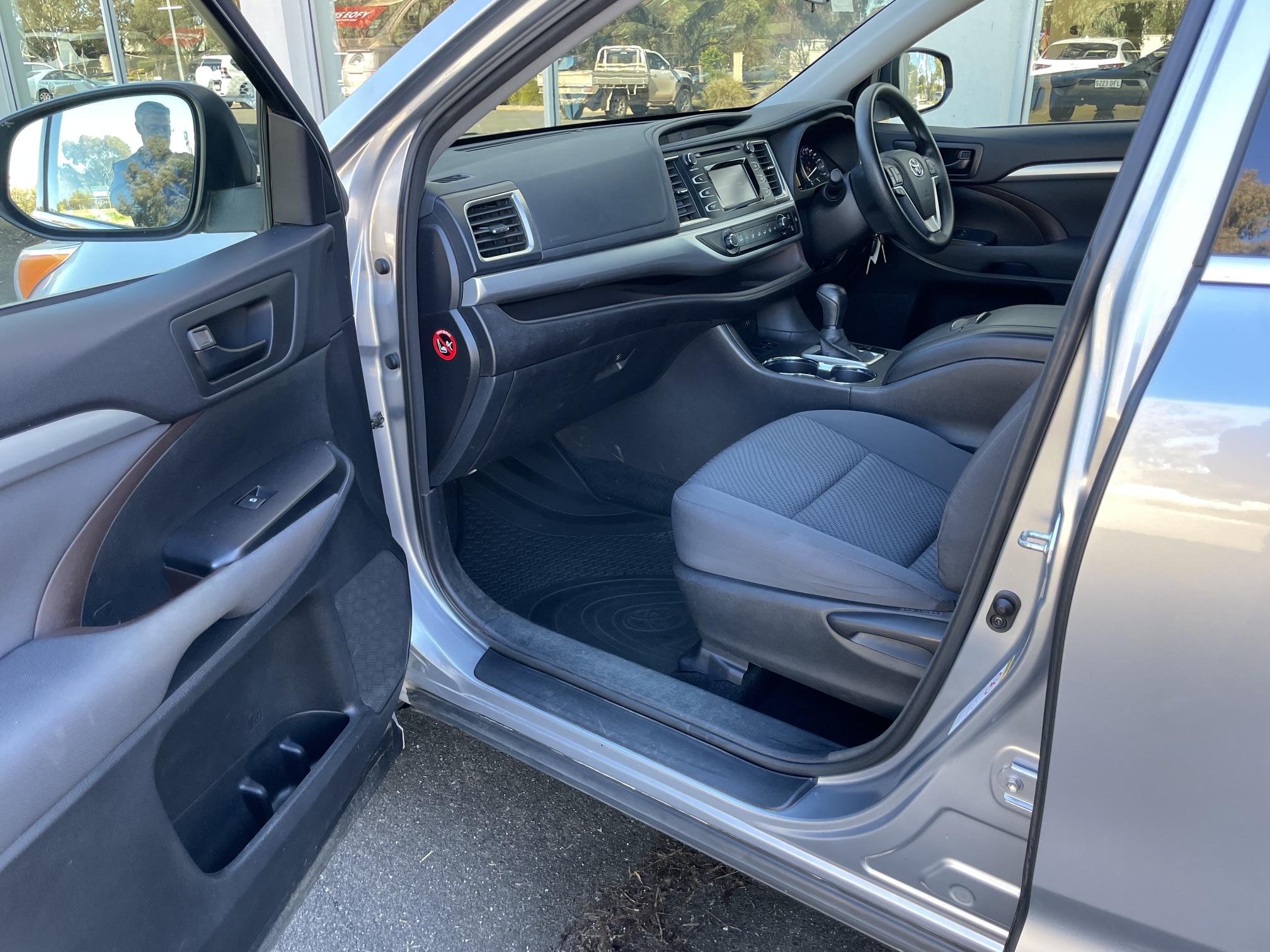2015 Toyota Kluger GX 7 Seater - Image 19